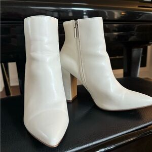 JustFab Chic White Low Cut heeled Boots